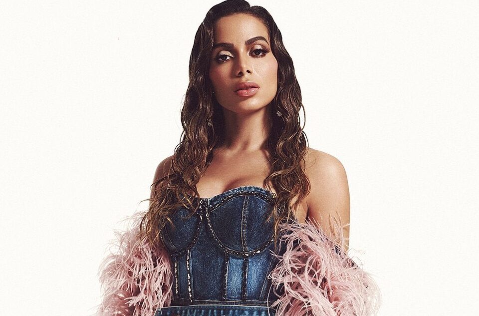 Anitta é capa da revista Gay Times e fala sobre bissexualidade
