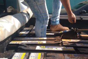 A Polícia Militar (PM) recuperou, na manhã desta terça-feira (1), em Aparecida, 30 baterias utilizadas em torres de telefonia celular, 17 - Homem é preso com 30 baterias roubadas em Aparecida