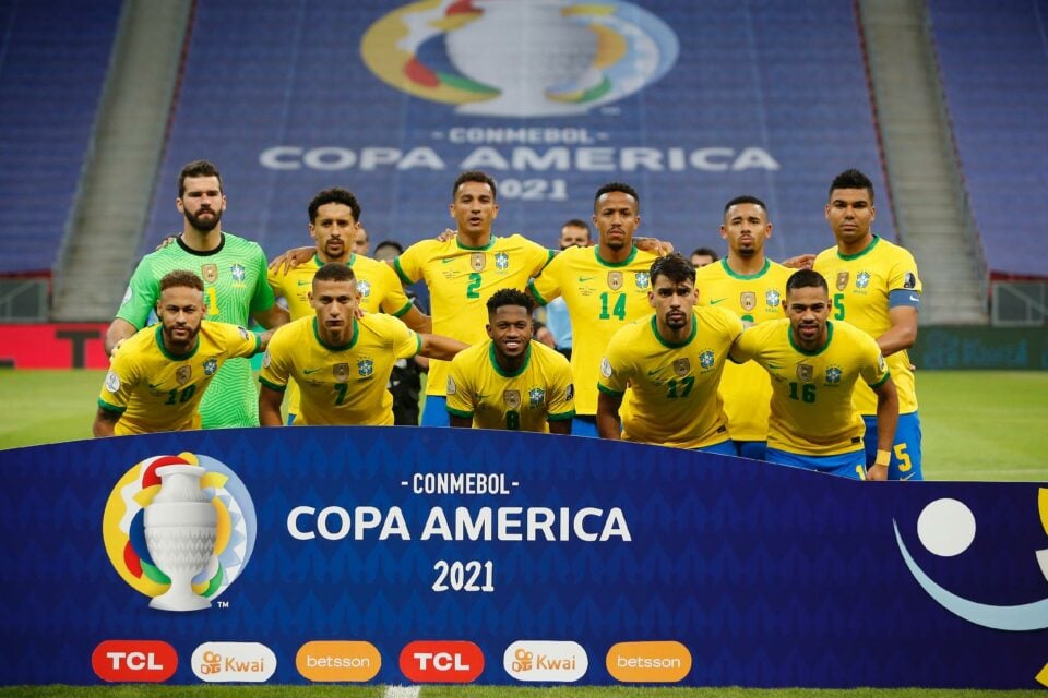 Número 24 é historicamente relacionado ao homem gay no Brasil por causa do Jogo do Bicho, que associa a numeração ao veado