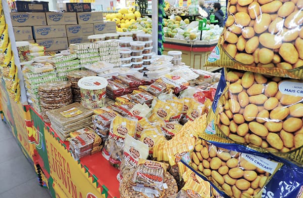 Foto feita pelo Procon durante a pesquisa de preços relativas a comida junina (Foto: Divulgação)