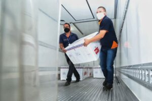 Goiás recebe mais doses da AstraZeneca para o combate da Covid-19 (Foto: Governo de Goiás)