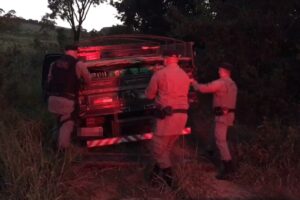 Caminhonete foi encontrada em uma estrada vicinal com 3 toneladas de maconha (Foto: divulgação/PM)