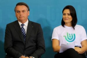 Na investigação, os policiais escreveram uma "hipótese criminal" segundo a qual, para "obter vantagens político-partidárias"