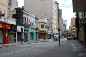 Amparo (SP) faz lockdown aos finais de semana para conter covid-19