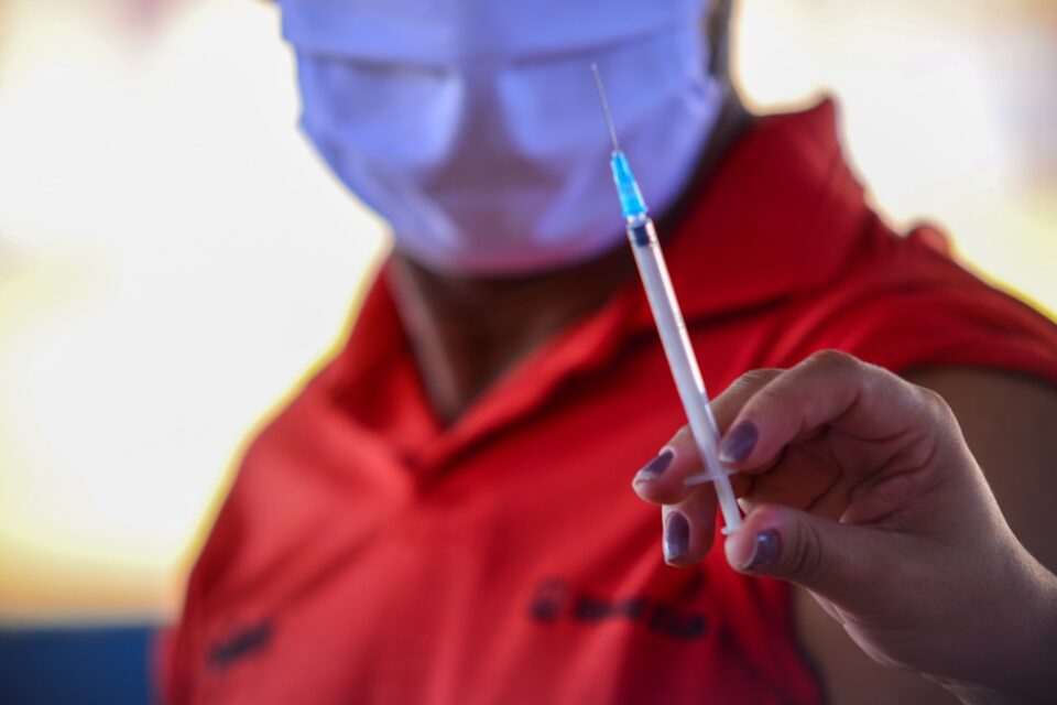 A Prefeitura de Goiânia mantém a aplicação da 1° dose da vacina contra a Covid-19, nesta quarta-feira (21). (Foto: Jucimar de Sousa/Mais Goiás)