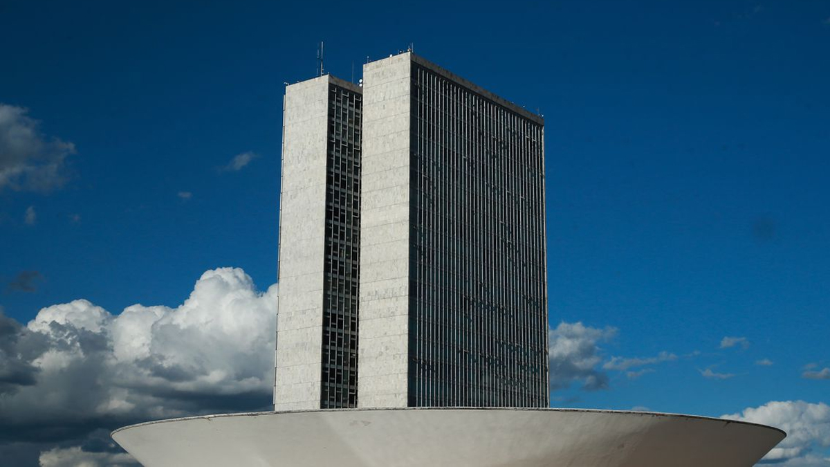 Câmara aprova incentivo fiscal a quem doar a pesquisas contra covid-19