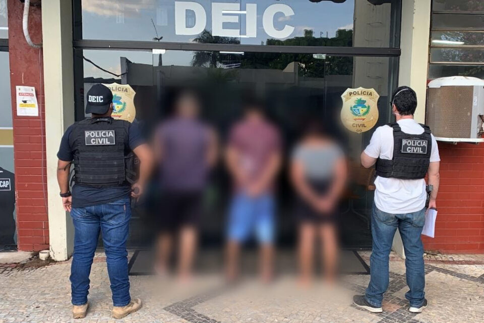 A Polícia prendeu suspeitos de aliciarem pessoas para venderem ou alugarem as contas bancárias para recebimento de dinheiro de golpe