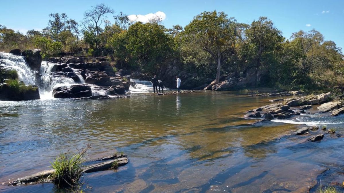 Corpo de Bombeiros entrou o corpo do homem que morreu afogado em uma cachoeira localizada em Salto Corumbá.