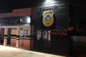 De acordo com as investigações, as ilegalidades ocorriam mediante contratos estabelecidos entre o órgão e companhias privadas