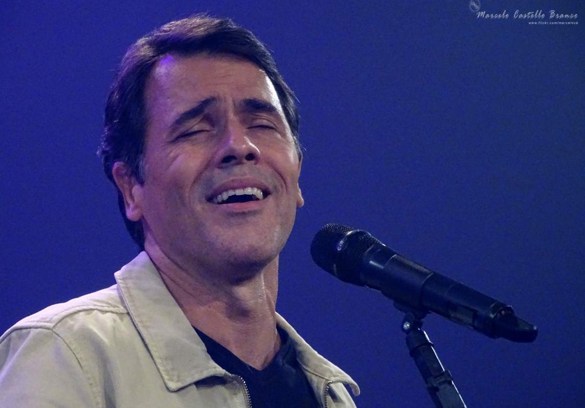 Claudio Linz canta Chico Buarque no #CulturaEmCasa