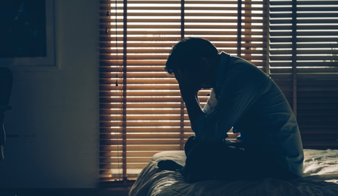 Jovem gay vítima de estupro coletivo em Florianópolis deixa hospital