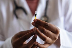 Governo de Goiás anuncia chegada de 21 mil vacinas neste sábado