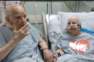 Dois idosos, juntos há mais de 66 anos, foram separados no início deste mês, ao serem internados em decorrência da covid-19. - Casal unido há 66 anos canta em reencontro após internação por covid; veja