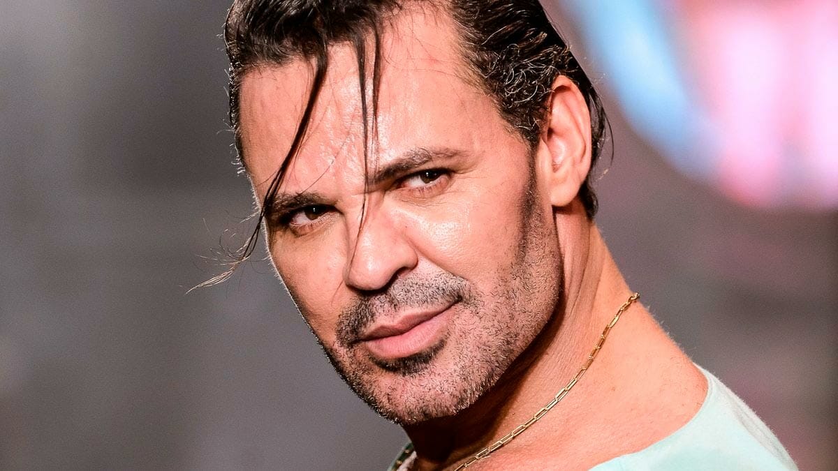 Eduardo Costa explica visual após surgir careca em show: anabolizante "Usei muita bomba no passado", disse sertanejo