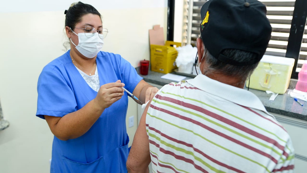 Goiânia continua com a vacinação contra Covid sem agendamento nesta segunda (13). Imunização contempla pessoas de 18 anos ou mais. (Foto: Prefeitura de Goiânia / Divulgação)