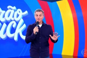 'Domingão com Luciano Huck' é o título mais cotado para novo programa Luciano Huck quer levar parte do 'Caldeirão' para os domingos