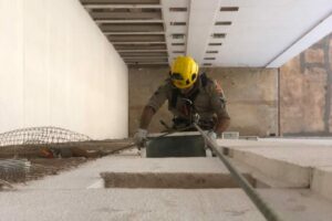 Criança ficou presa no cômodo após abrir uma gaveta que travou o acesso ao local