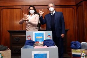 Ministério da Economia anuncia doação de 148 itens para campanha do agasalho e vira meme