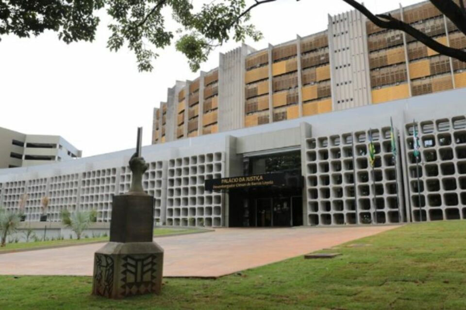 Tribunal julga processo administrativo de juiz suspeito de fraudar decisões de teste de paternidade na 4ª