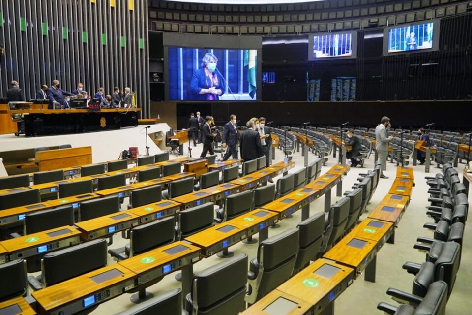 Câmara aprova que siglas formem federações com maioria dos goianos