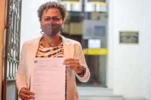 Parlamentar foi agredida com ofensas lesbofóbicas e o colega chegou a partir para cima dela no momento da discussão