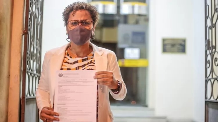 Parlamentar foi agredida com ofensas lesbofóbicas e o colega chegou a partir para cima dela no momento da discussão