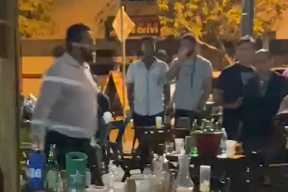O tenente Wilson Silva de Oliveira, que agrediu um homem em Santa Terezinha de Goiás, também atua como gerente de atendimento do Procon (Foto: Reprodução)