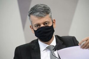 Ex-diretor do Ministério da Saúde Roberto Dias em depoimento à CPI da Covid, no Senado (Foto: Agência Senado)