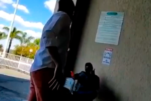 “Pago R$ 140 mil de aluguel para o motoboy sentar aqui”, diz dono de restaurate ao discutir com entregador