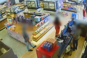 Homem pede celular de funcionário emprestado e foge, em Valparaíso