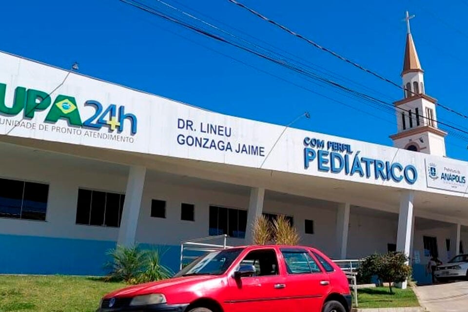 Bebê recebe cuidados na UPA, em Anápolis (Foto: reprodução)