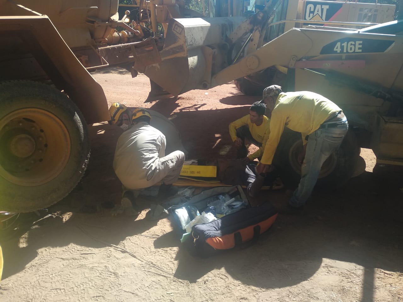 Homem apresentava ferimentos nas pernas (Foto: divulgação/Bombeiros)