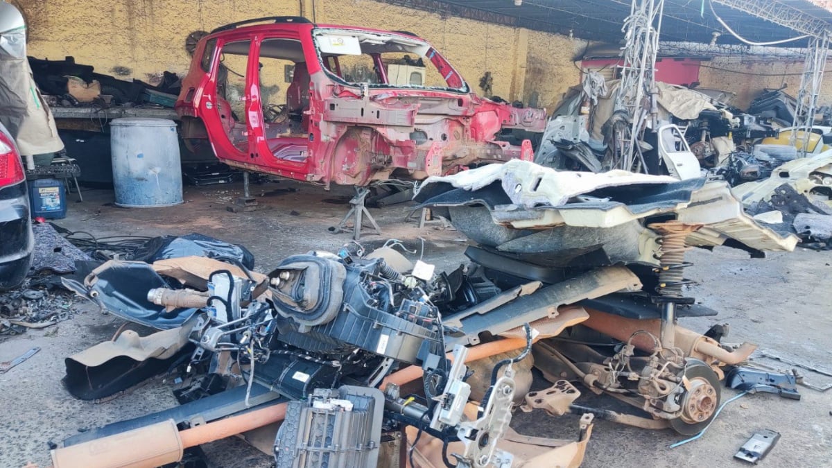 Preso suspeito de envolvimento em oficina de desmanche de automóveis em Goiânia