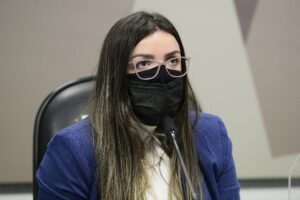 Emanuela Medrades revelou que ainda tentou que as negociações ficassem abaixo dos US$ 10