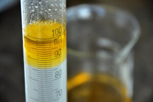 O laboratório da UFG vai monitorar qualidade de combustíveis de 2,2 mil postos de Goiás e DF. (Foto: reprodução)