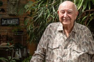 Na narrativa, Mamberti conta que teve dois grandes amores em sua vida: um com uma mulher e outro com um homem