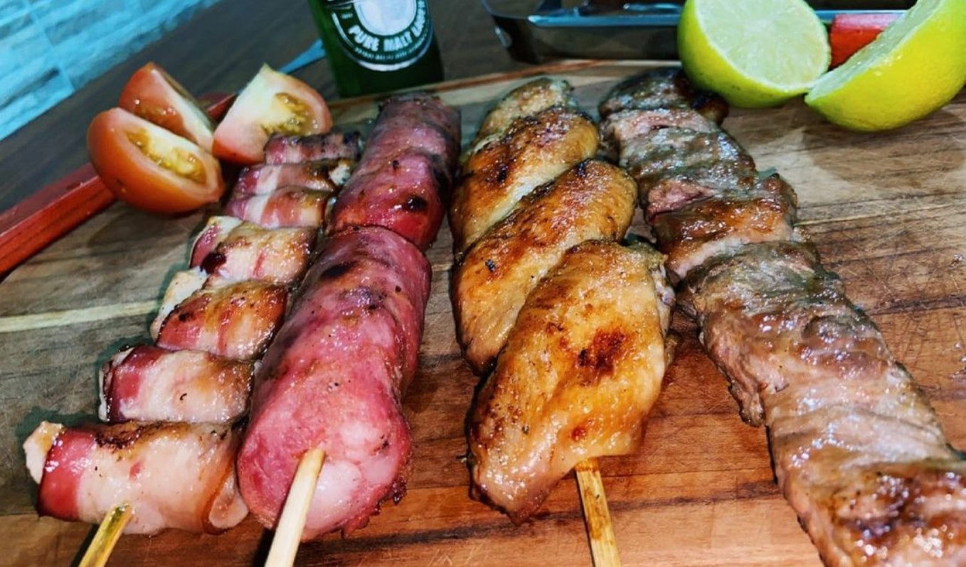 Espetinhos Barcelona é opção de jantinha em Aparecida de Goiânia