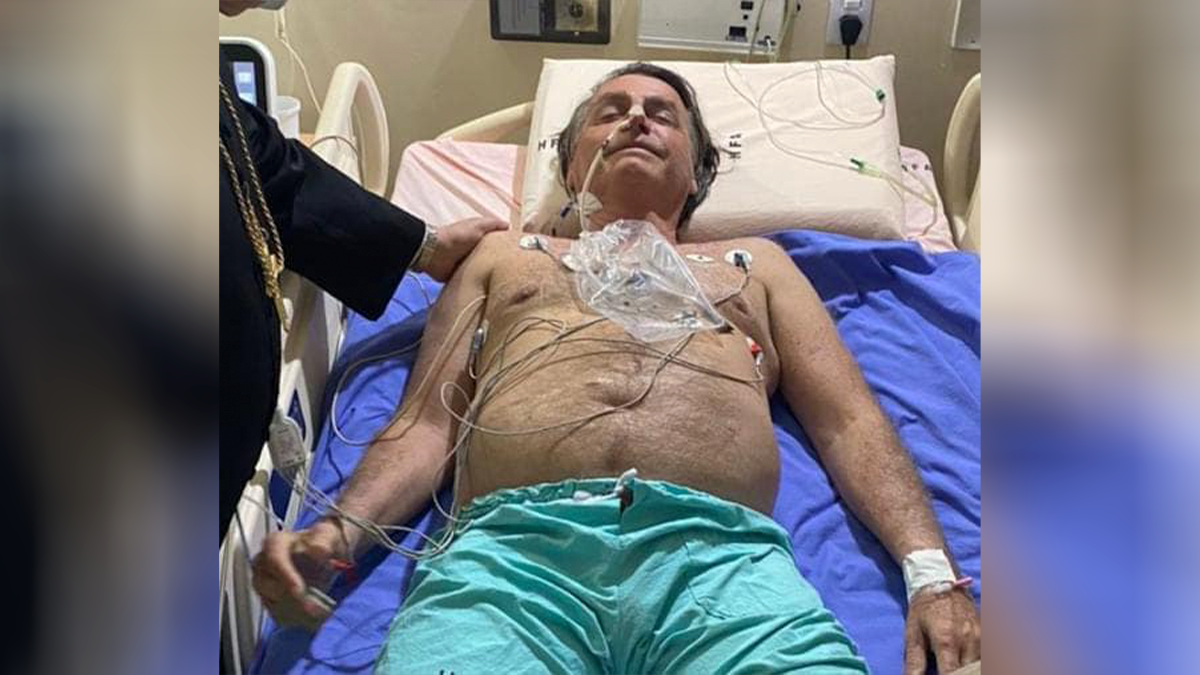 Bolsonaro está na UTI e foi intubado, diz Flávio à imprensa