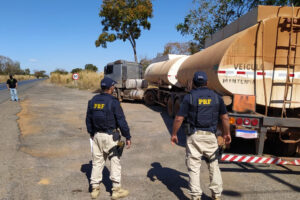 PRF apreende 45 mil litros de combustível com nota fraudada, em Posse