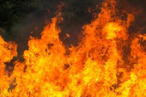 Igrejas são queimadas após túmulos indígenas serem achados no Canadá