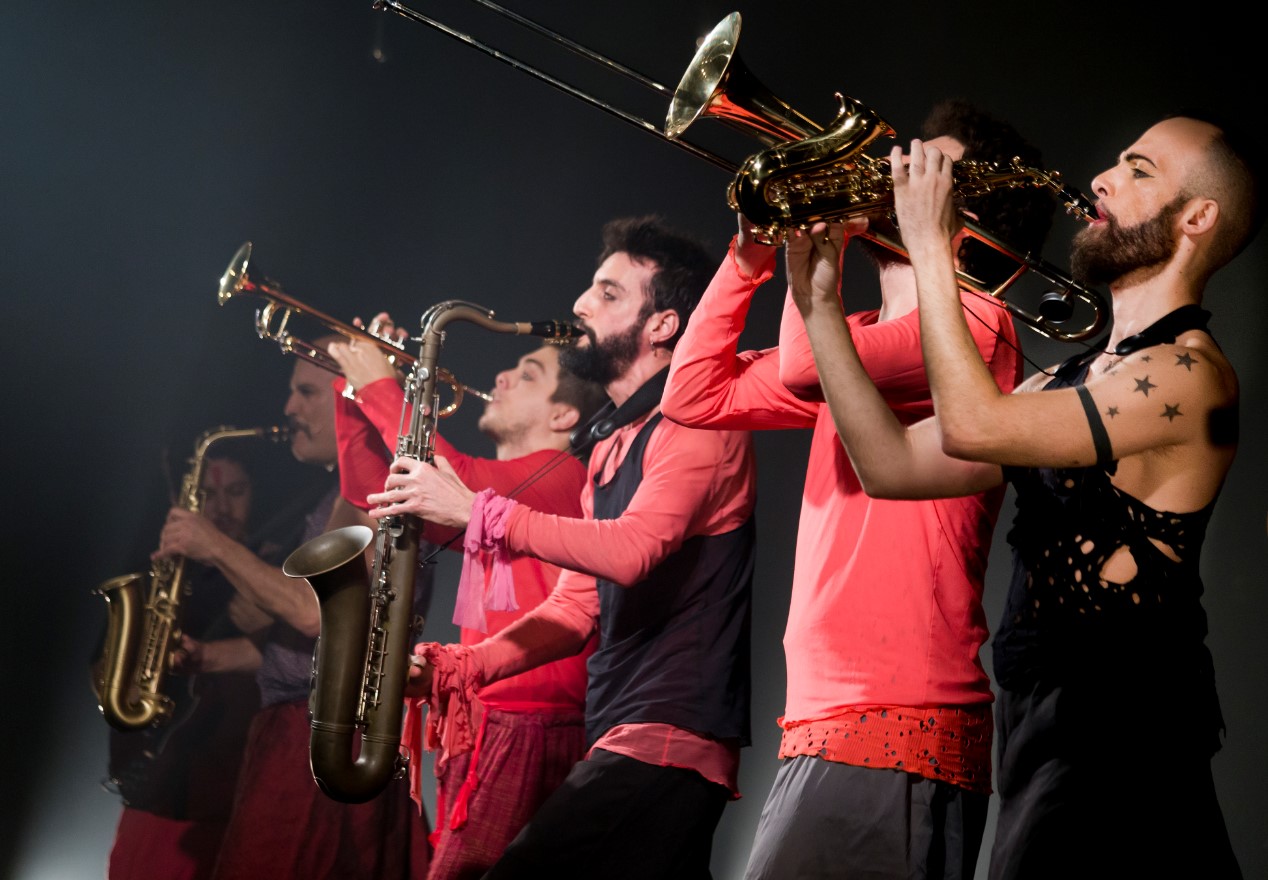 Musical "Auê", da Cia Barca dos Corações Partidos