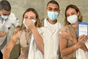 Atriz Paolla Oliveira rebate seguidor e defende o SUS