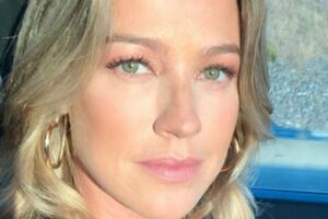 Atriz usou coraçõezinhos para "burlar" as proibições do Instagram. Luana Piovani aparece fazendo topless ao lado do namorado; foto