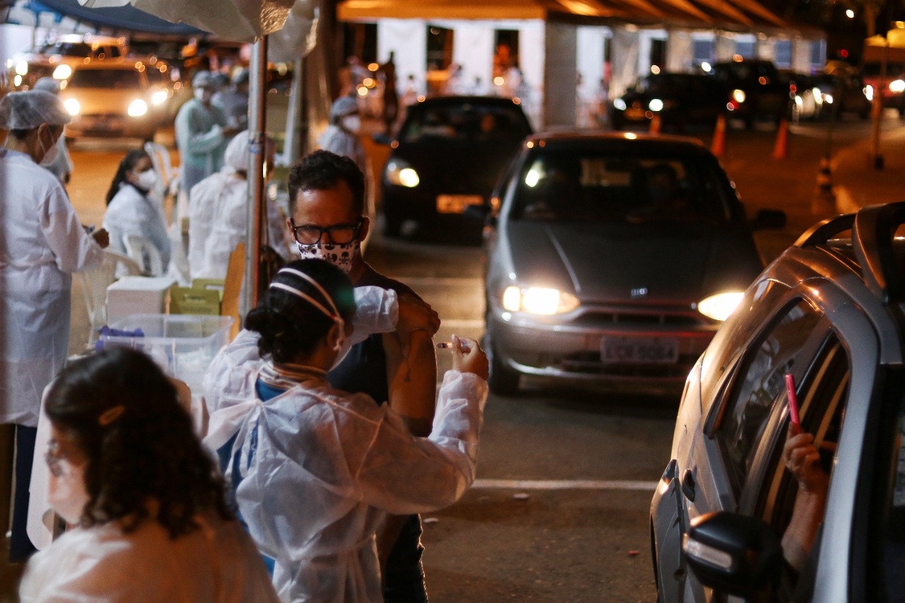 Maratona de Vacinação 24 horas em Goiânia (Foto: Fernando Leite)