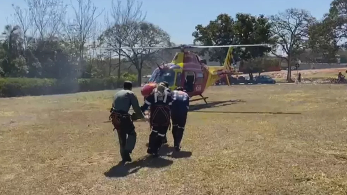 Menino de 3 anos é resgatado de helicóptero após ser atropelado em Senador Canedo