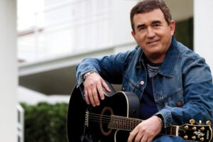 Autora de livro entra na Justiça para cobrar R$ 100 mil de Amado Batista; entenda