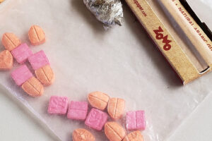 PRF prende foragido portando drogas dentro de ônibus em Planaltina