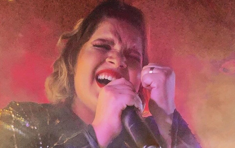 Cantora Lanna Rizzi morre aos 26 anos por complicações da covid-19