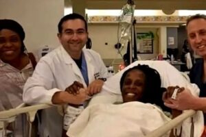 Mulher que deu à luz 9 bebês em Marrocos diz que troca 100 fraldas por dia