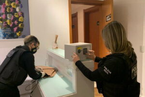 Profissional também teria cometido erros em procedimentos estéticos; ele nega as acusações